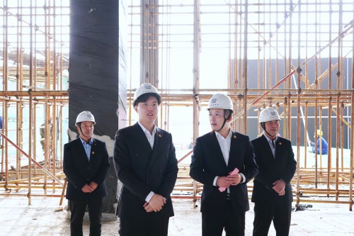 参观01.jpg
